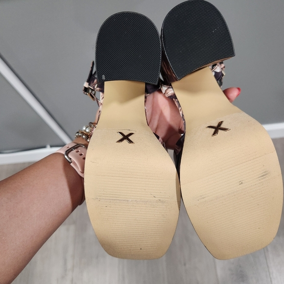 Express Floral Heels size 8 - Picture 8 of 10